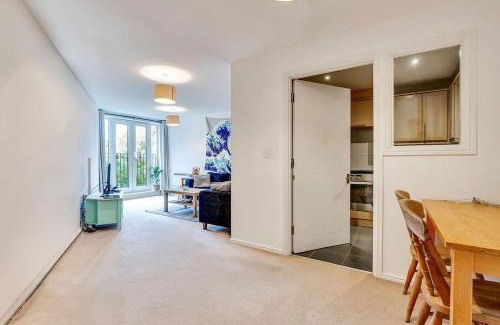 St. Leonard's Apartment | 2BR w WiFi in Vibrant Streatham
