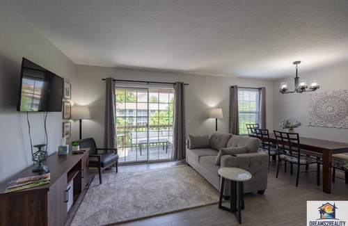 Table Rock House | 2BR WALK-IN - Water View - Central Location - FREE TICKETS INCLUDED - FC40-5