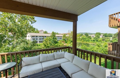 Table Rock House | 2BR WALK-IN - Water View - Central Location - FREE TICKETS INCLUDED - FC40-5