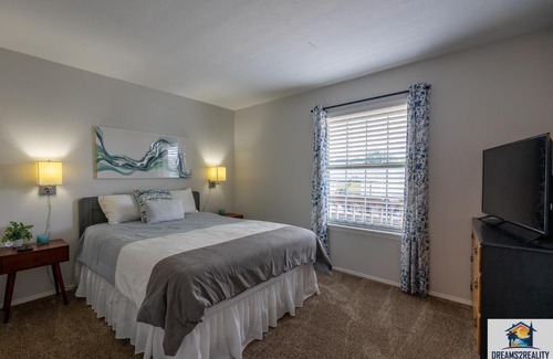 Table Rock House | 2BR WALK-IN - Water View - Central Location - FREE TICKETS INCLUDED - FC40-5
