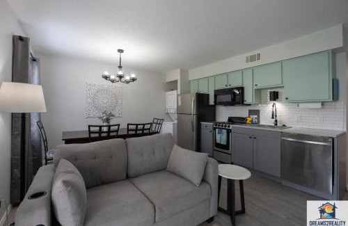 Table Rock House | 2BR WALK-IN - Water View - Central Location - FREE TICKETS INCLUDED - FC40-5