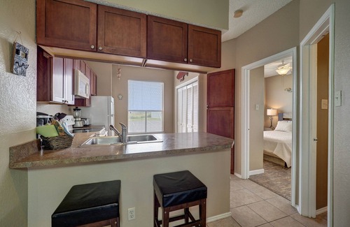 Corpus Christi Condo | 2BRDM/2BATH ground floor unit, close to pool, parking and beach