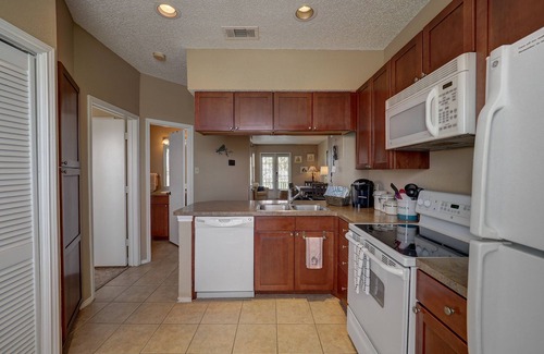 Corpus Christi Condo | 2BRDM/2BATH ground floor unit, close to pool, parking and beach