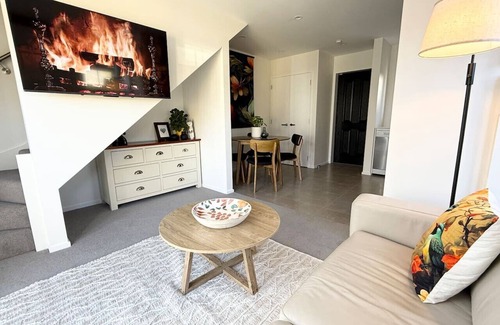 Christchurch City Centre House | 2BRM 2BTH 1 min walk to Town Hall