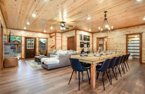 Sevierville House | 2Cabins 16BR Sleeps42 Hot Tub Indoor Pool and Gazebo
