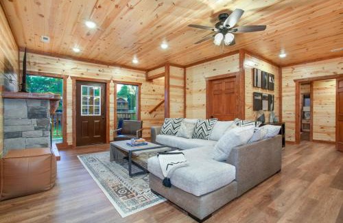 Sevierville House | 2Cabins 16BR Sleeps42 Hot Tub Indoor Pool and Gazebo