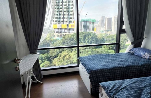 City Centre Condo | 2km bukit bintang,300m MRT,luxury facilities,9pax,many car parks