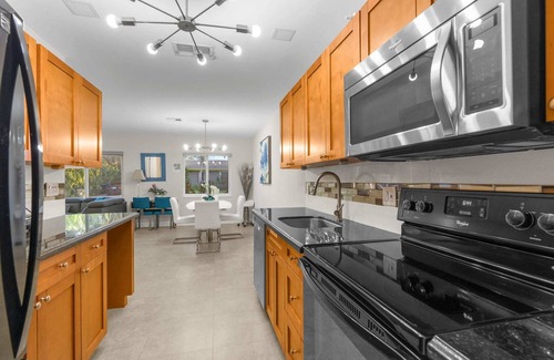 Coral Ridge Apartment | 2MI from Beach + Heated Pool + Grill