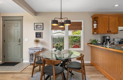 Saugatuck House | 2min walk downtown|Pet Friendly|Offstreet Parking