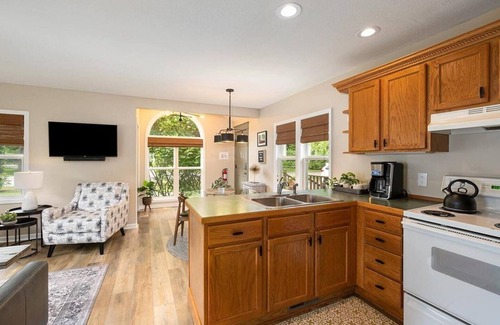 Saugatuck House | 2min walk downtown|Pet Friendly|Offstreet Parking