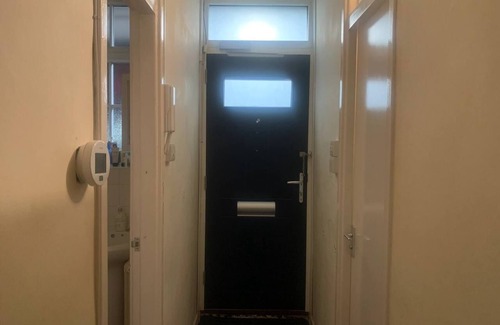 Hammersmith Broadway Apartment | 2mins from Hammersmith st cozy 2-bed