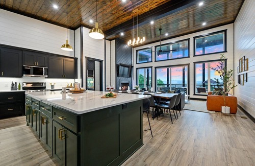 Broken Bow Cabin | 2Mountaintop Cabins Pool Saunas Slides Views &More