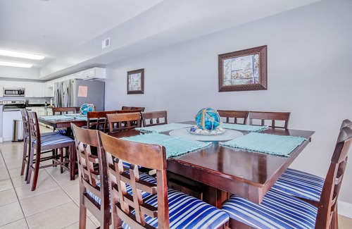 Crescent Beach Condo | 2nd-Floor 2-Story Home w/Balconies, Ping-Pong Table, Shared Outdoor Pool, WiFi