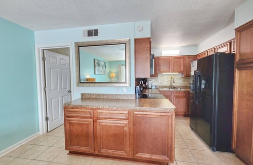 Panama City Beach Condo | 🏖️2nd Floor🏝️Beachfront Resort🌞Free Beach Chairs⚡Fireplace🔥Great location 🌴