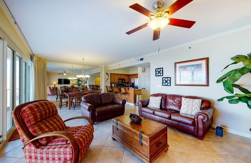 Sandestin Condo | 2nd-floor condo in beachfront complex with pool, hot tub, firepit, & gym