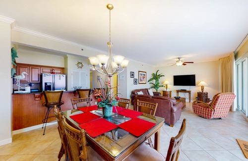 Sandestin Condo | 2nd-floor condo in beachfront complex with pool, hot tub, firepit, & gym