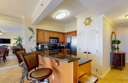 Sandestin Condo | 2nd-floor condo in beachfront complex with pool, hot tub, firepit, & gym