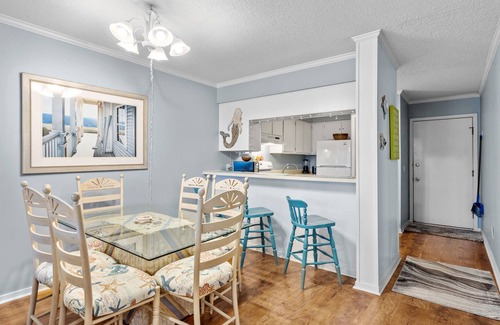 Morehead City Condo | 2nd-floor condo with beach access, in/outdoor pools, hot tub, sports courts, AC