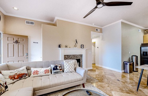 Fountain Hills Condo | 2nd-floor condo with fireplace, patio, pool, hot tub, mini golf, BBQ area, & AC