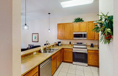 Bahama Bay Condo | 2nd floor condo w/sauna, gym, basketball court, shared pools, restaurant