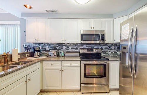 North Ocean City Condo | 2nd-floor condo w/wraparound balcony & pool - across street from Northside Park