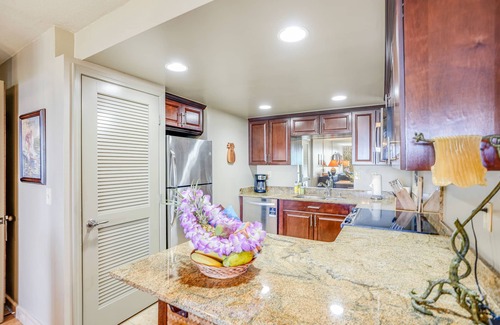 Princeville Condo | 2nd-floor condo with balcony, W/D, AC, outdoor pool, hot tub, tennis & grill