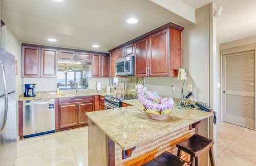 Princeville Condo | 2nd-floor condo with balcony, W/D, AC, outdoor pool, hot tub, tennis & grill