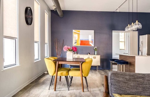 River North Apartment | 2nd Floor Flat in River North - 2S