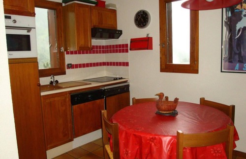 Pralognan-la-Vanoise Apartment | 2nd floor, swimming pool, balcony, tv, ski locker, 54m², Pralognan-la-Vanoise