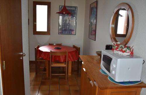 Pralognan-la-Vanoise Apartment | 2nd floor, swimming pool, balcony, tv, ski locker, 54m², Pralognan-la-Vanoise