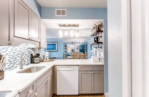 Fort Walton Beach Condo | 2nd-floor, Gulf-front condo with views - close to entertainment