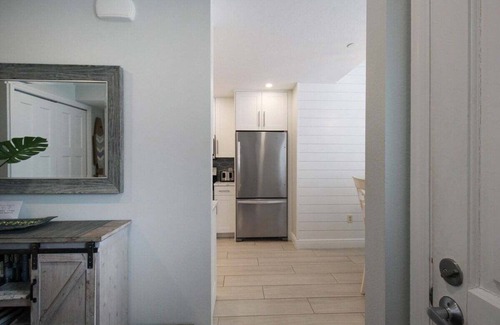 Siesta Key Condo | 2nd floor lakeview condo In Siesta Key with beach access - GBB 1275