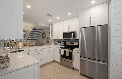 Siesta Key Condo | 2nd floor lakeview condo In Siesta Key with beach access - GBB 1275