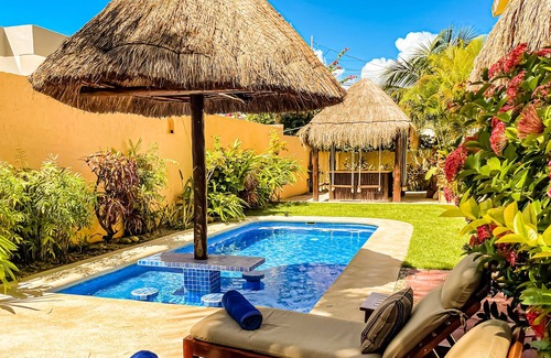 Puerto Morelos House | 2nd Floor large balcony/w King Bed/Pool/Bikes/3min walk to the beach.