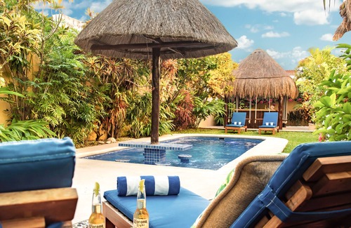 Puerto Morelos House | 2nd Floor large balcony/w King Bed/Pool/Bikes/3min walk to the beach.