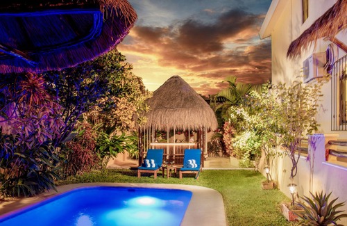 Puerto Morelos House | 2nd Floor large balcony/w King Bed/Pool/Bikes/3min walk to the beach.