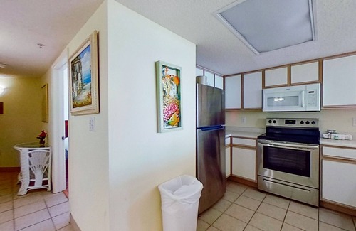 Crescent Beach Condo | 2nd floor oceanfront condo w/shared pools, hot tub, central AC, private W/D