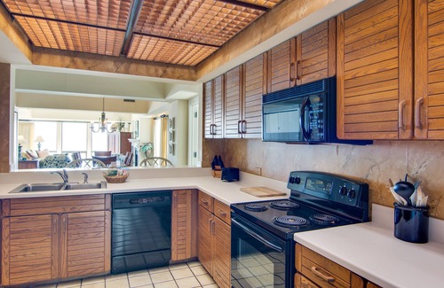 Isle of Palms Villa | 2nd floor oceanfront corner condo with pool, hot tub & basketball