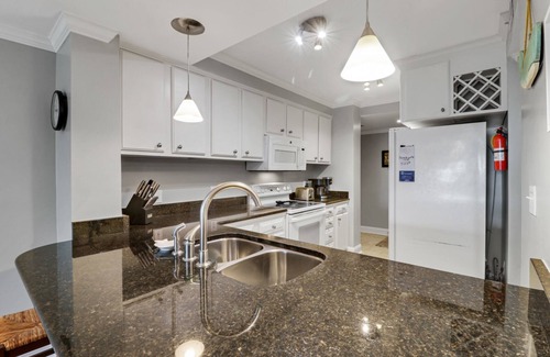 Palmetto Dunes Villa | 2nd floor renovated end unit w/stunning pool, lagoon, and ocean views!