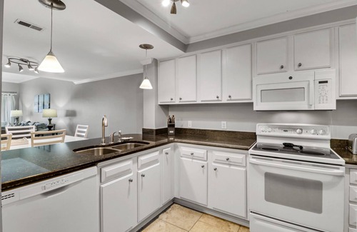 Palmetto Dunes Villa | 2nd floor renovated end unit w/stunning pool, lagoon, and ocean views!