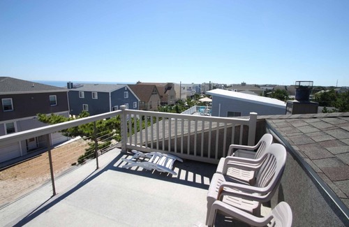 South Bethany House | 2nd House from the Beach, Sleeps 8, 4 BR, 2 BA, 3 Decks, Free Golf, Splash Mountain, and More!