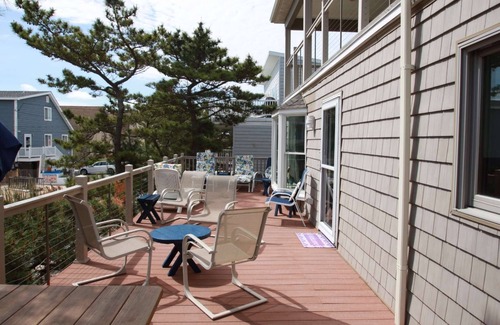 South Bethany House | 2nd House from the Beach, Sleeps 8, 4 BR, 2 BA, 3 Decks, Free Golf, Splash Mountain, and More!