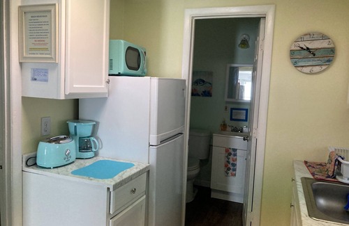 Seaside Heights Cottage | 2nd house from beach Private cottage w outside patio. Sleeps 4