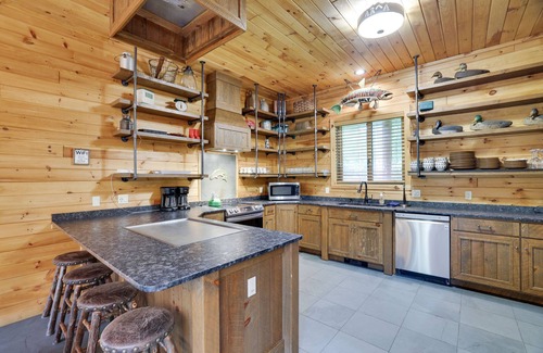Tannersville House | 2nd Largest Home @ Camelback “Occupancy is 20 with day guests included”
