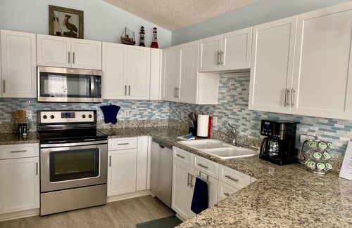Emerald Isle House | 2ND ROW. See/Hear The Ocean. 10% OFF WEEK STAY 8/16-9/6. Dogs stay free