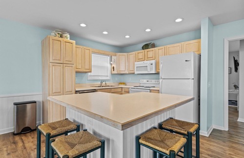 Long Beach House | 2nd Row w/Ocean and Marsh Views near Pier Pet friendly!