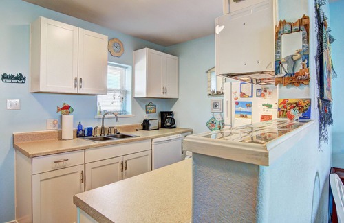 Port Aransas Condo | 2nd story condo, beach access, community pool, gulf views, sleeps 4!