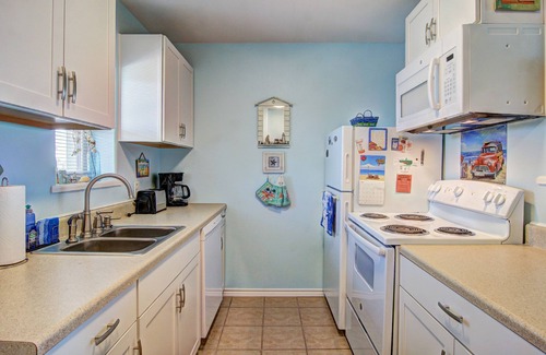 Port Aransas Condo | 2nd story condo, beach access, community pool, gulf views, sleeps 4!