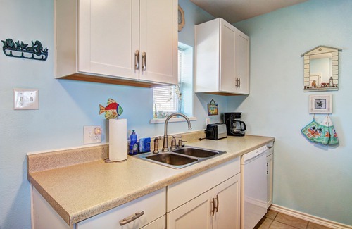 Port Aransas Condo | 2nd story condo, beach access, community pool, gulf views, sleeps 4!