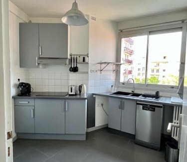 Montrouge Apartment | 2P calme - climatisation - 70m du métro M4 Barbara - 4 pers maximum
